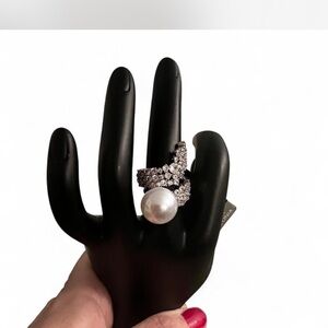 Sophisticated Pearl and Crystal Ring